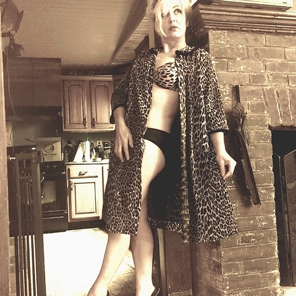 Vanity Fair Other - VTG 1950s Vanity Fair leopard robe. Didn't they wear real leopards then?